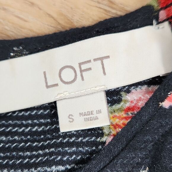 🔺️Loft Black & Red Floral Print & Metallic Gold Long Sleeve Top Small - Picture 10 of 11